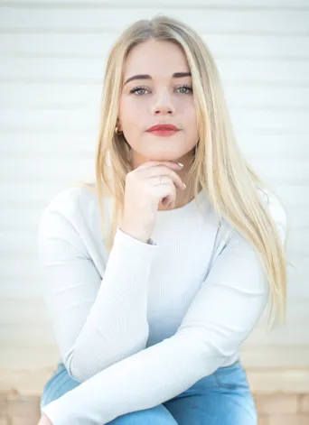 Tarah Holl